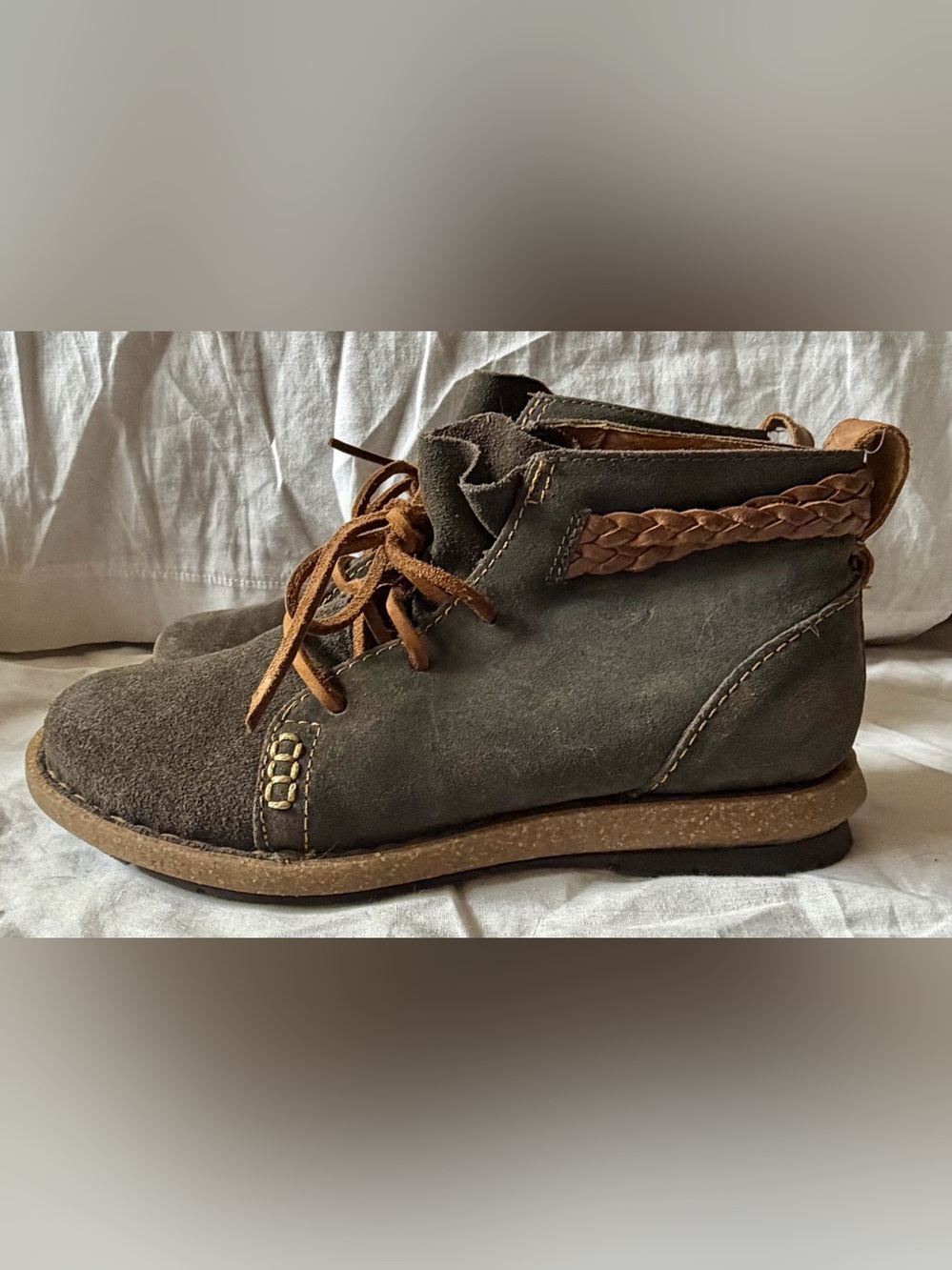 Born Boots Women’s size 8 Gray Brown Leather Suede Handcrafted Lace Up Temple